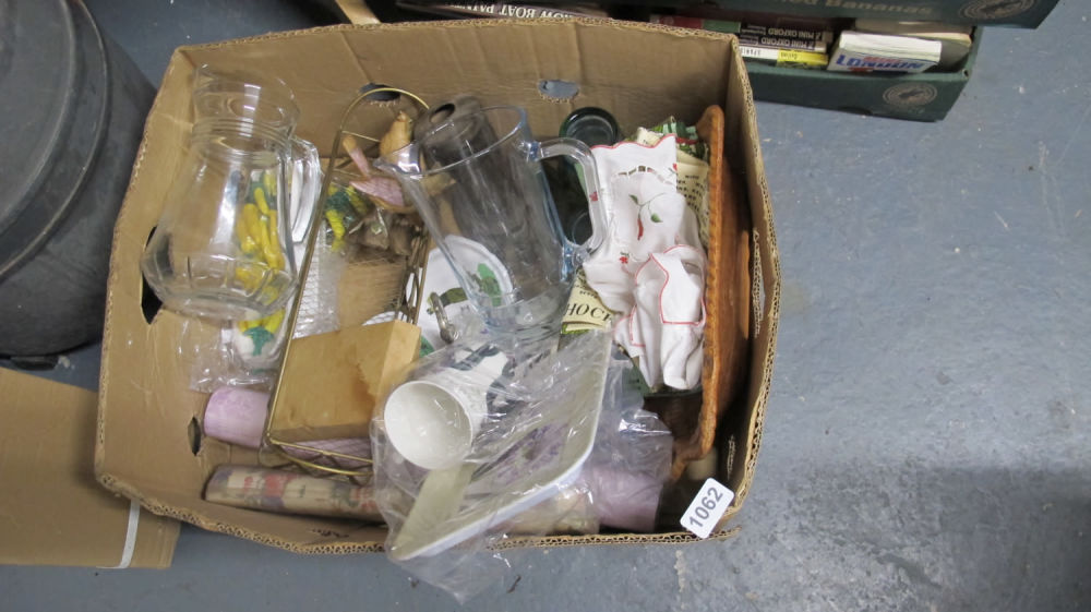 Lot 1062: Box of misc.