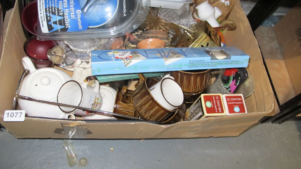 Lot 1077: Box of misc.