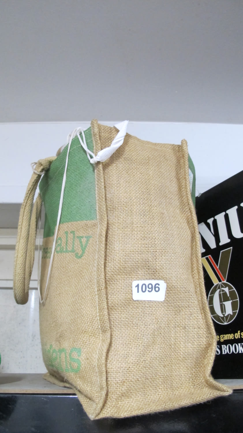 Lot 1096: heated blanket