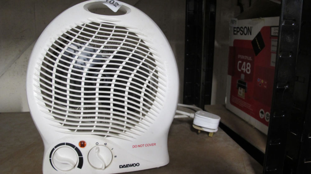 Lot 1102: Fan heater