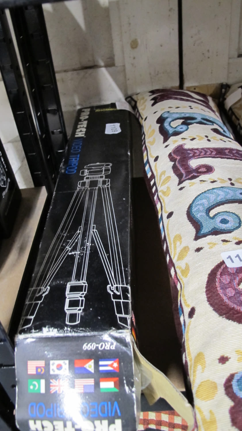 Lot 1109: Tripod