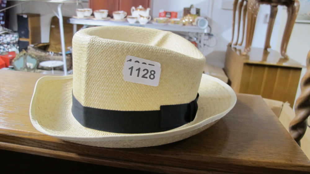 Lot 1128: Panama hat