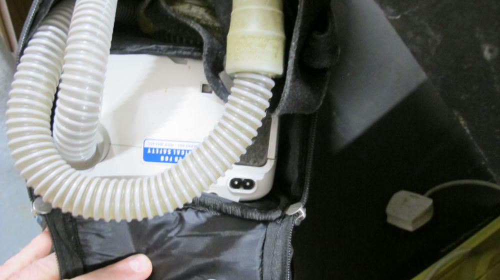 Lot 1132: breathing machine