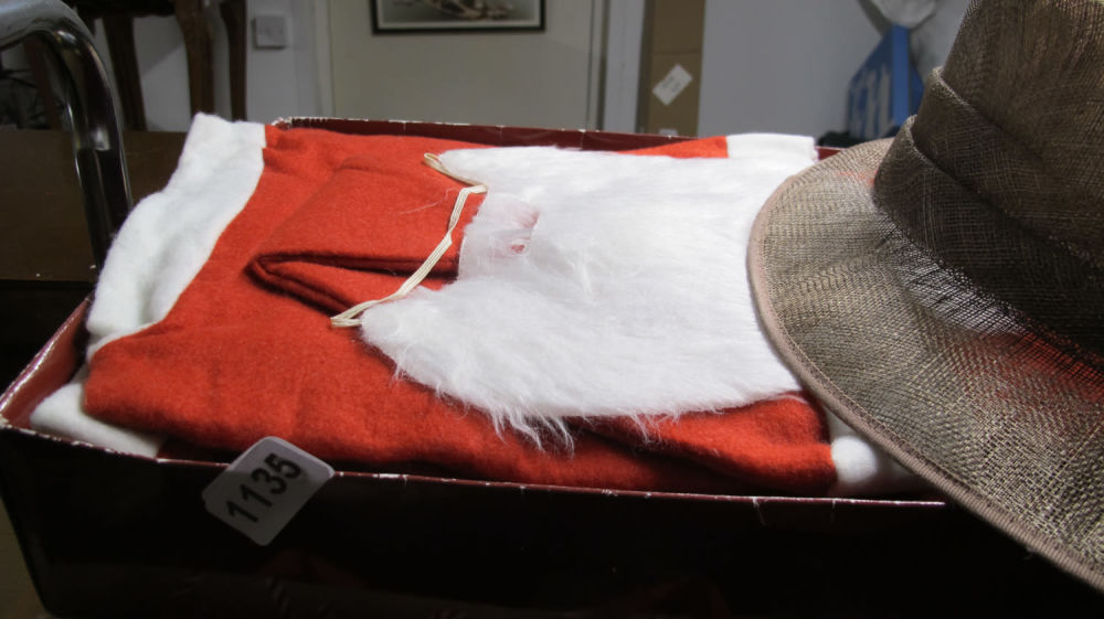 Lot 1135: Santa outfit
