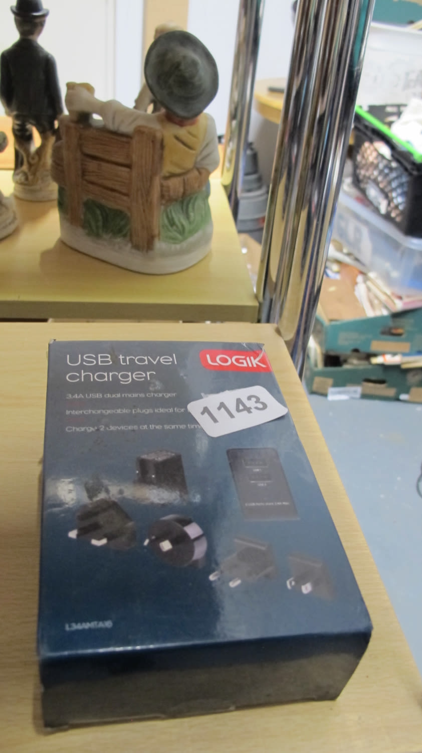 Lot 1143: USB travel charger