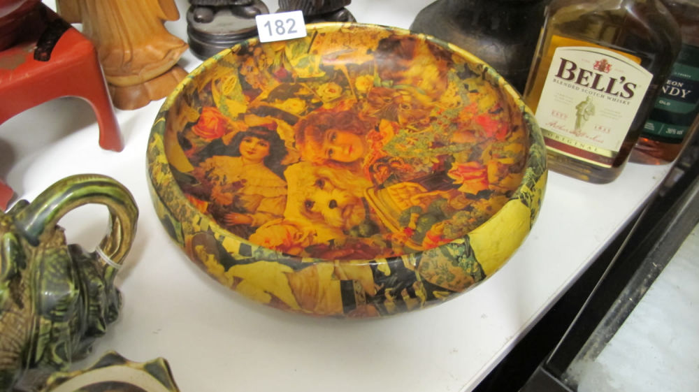 Lot 182: Decorative Deco posh fruit bowl