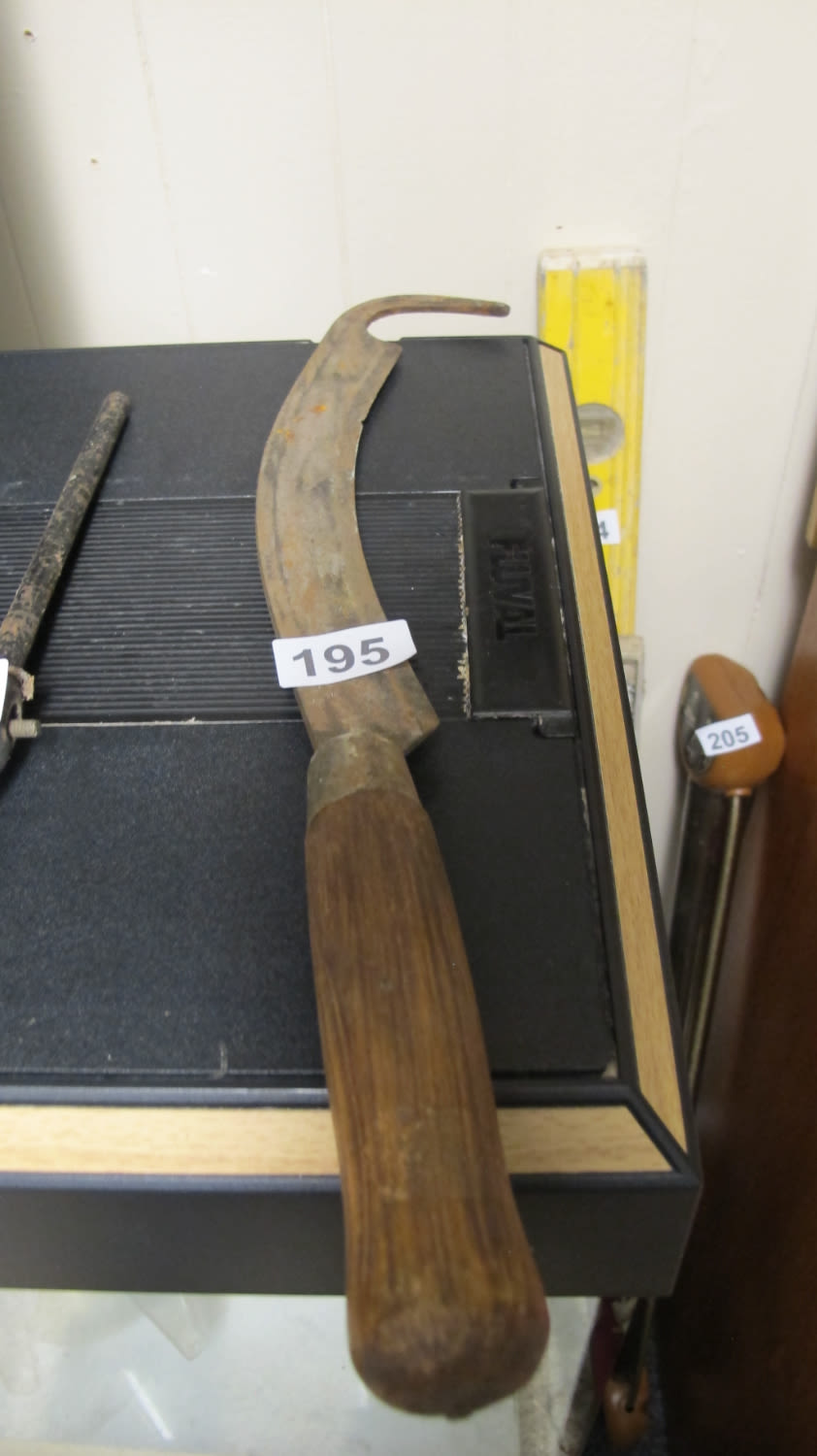 Lot 195: A bill hook