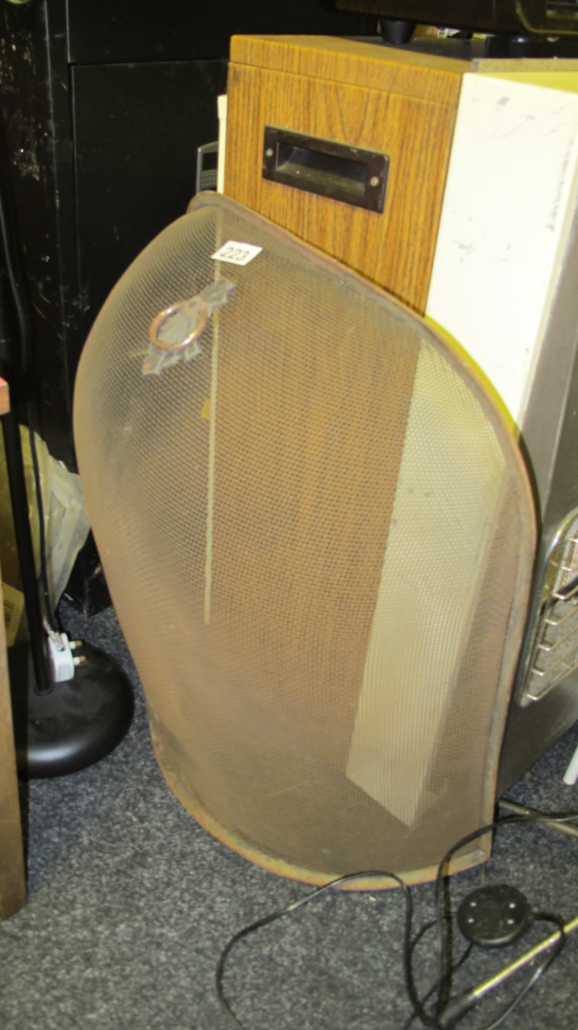 Lot 223: Mesh fireguard