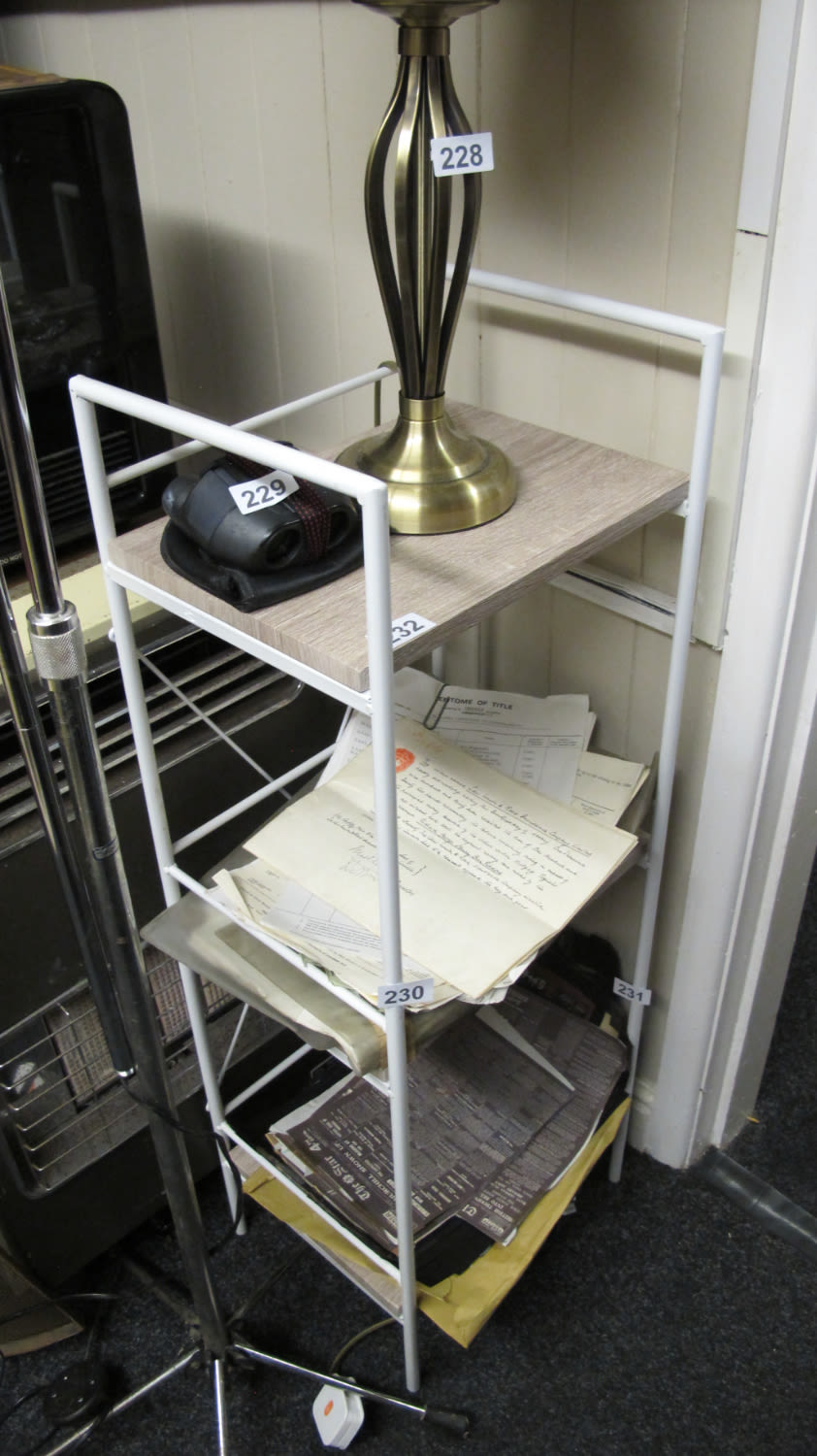 Lot 232: Small shelf unit