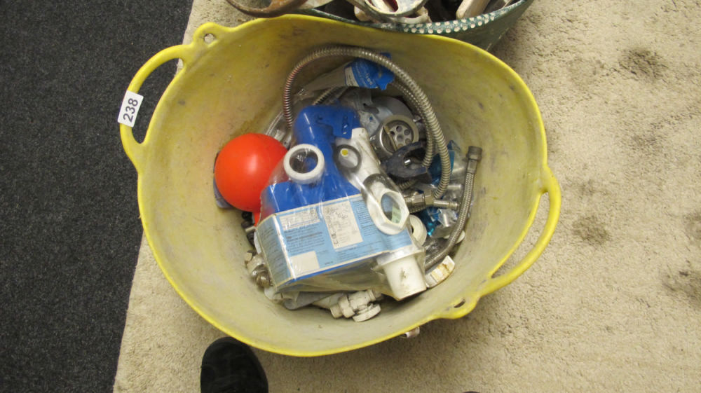 Lot 238: tub of plumbing bits