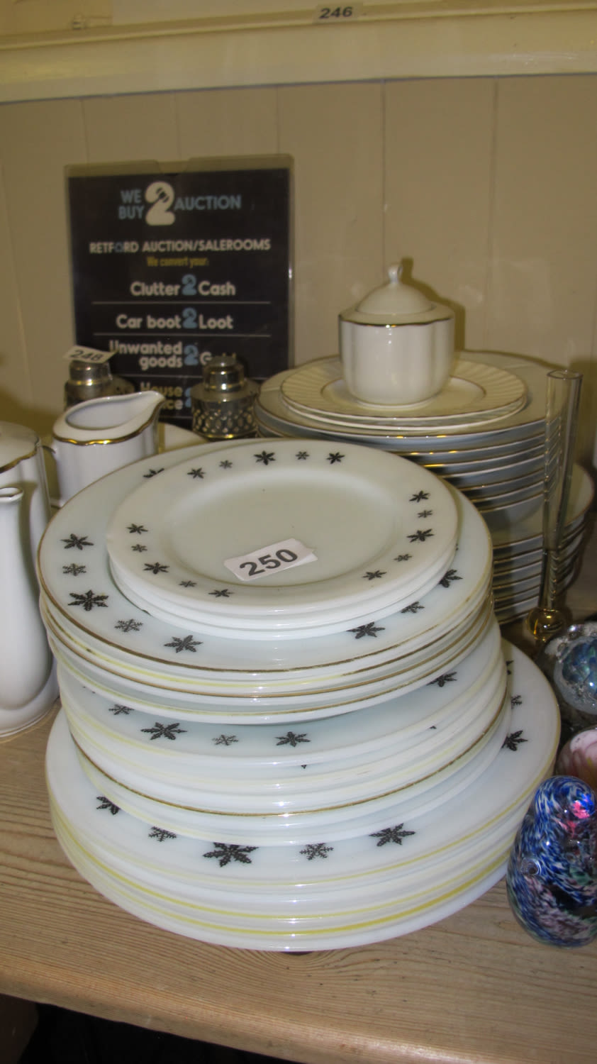 Lot 250: pyrex Sparkle part dinner service