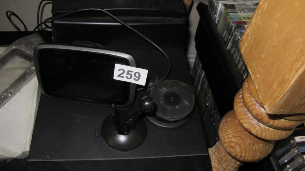 Lot 259: tomtom sat nav