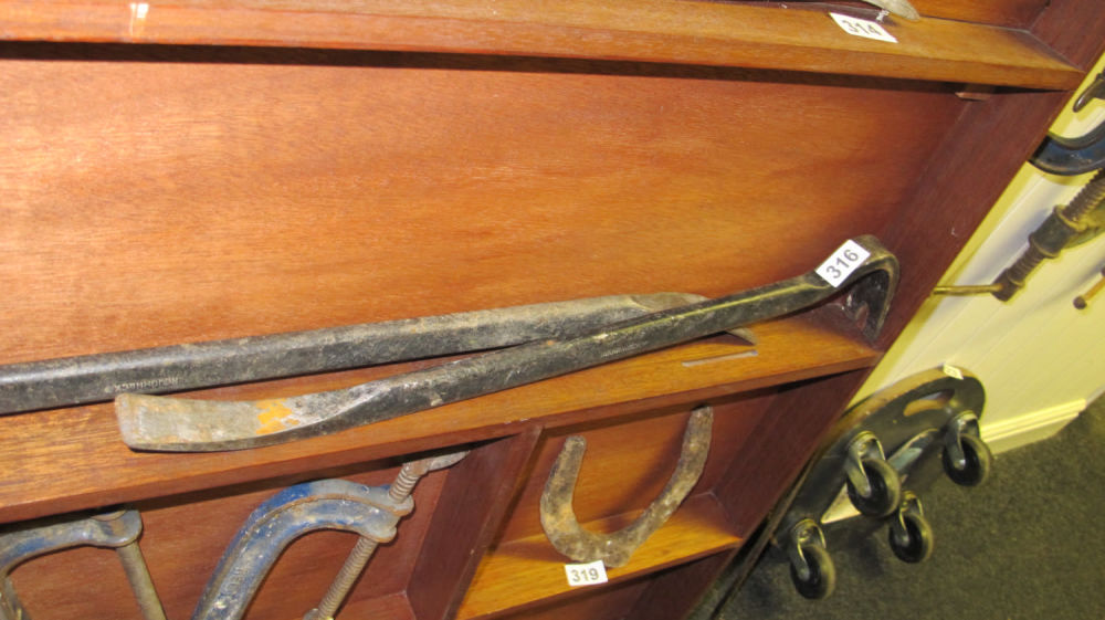 Lot 316: crow bar