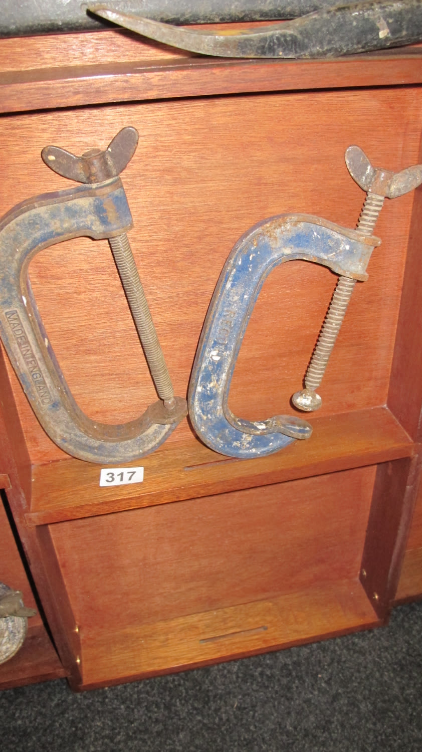Lot 317: 2 g clamps