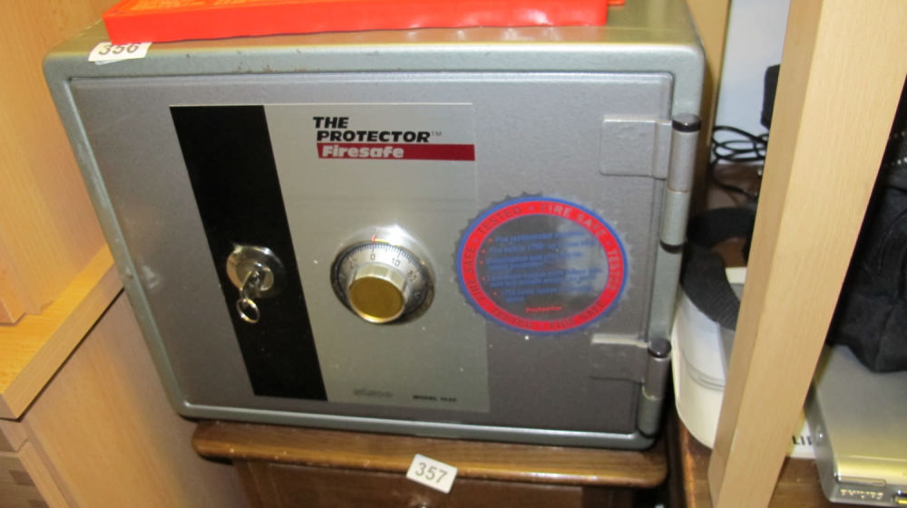 Lot 356: combination and key fire safe