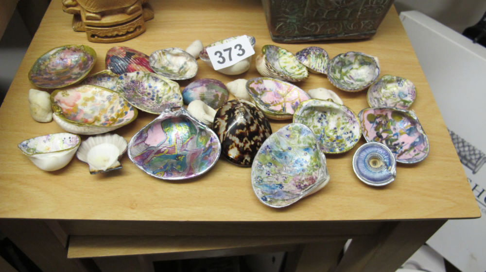 Lot 373: hand painted and decorated sea shells