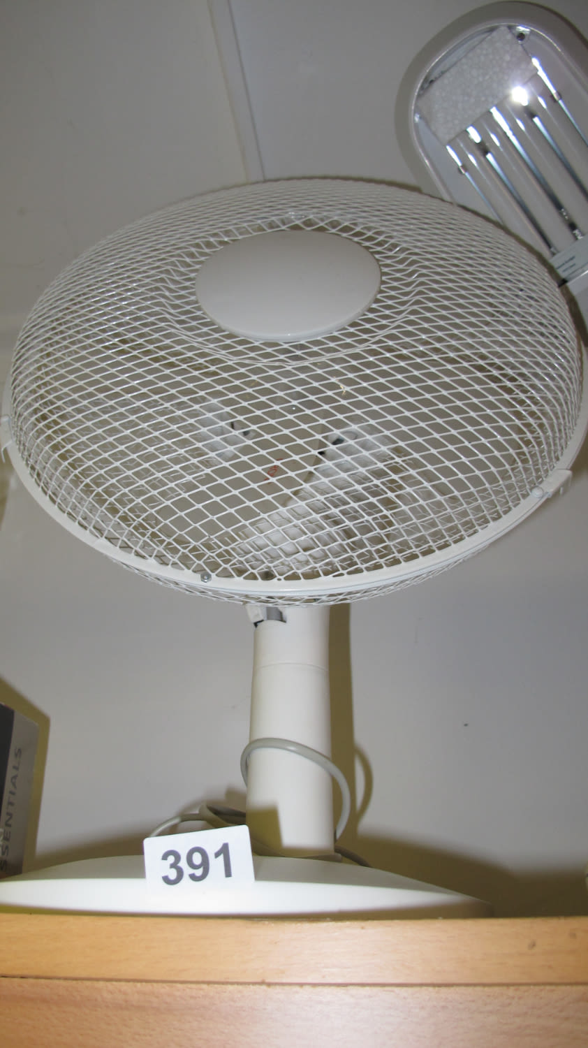 Lot 391: table fan