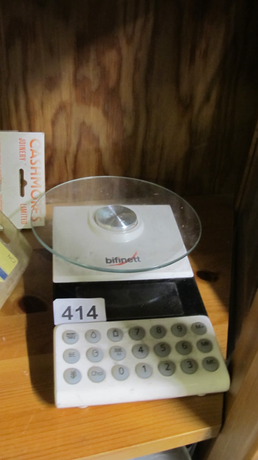 Lot 414: kitchen scales