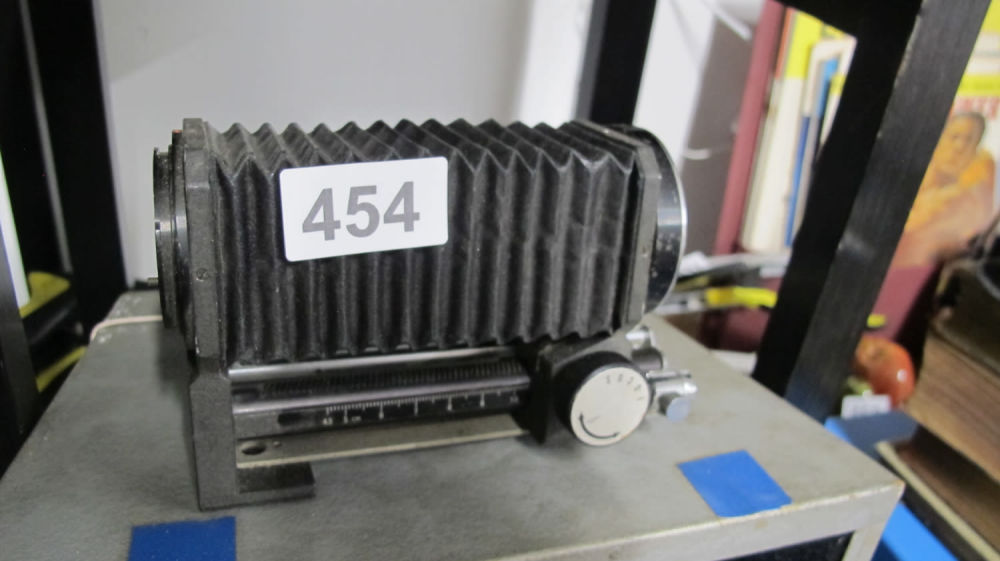Lot 454: A vintage miniature bellows magnifying lens holder