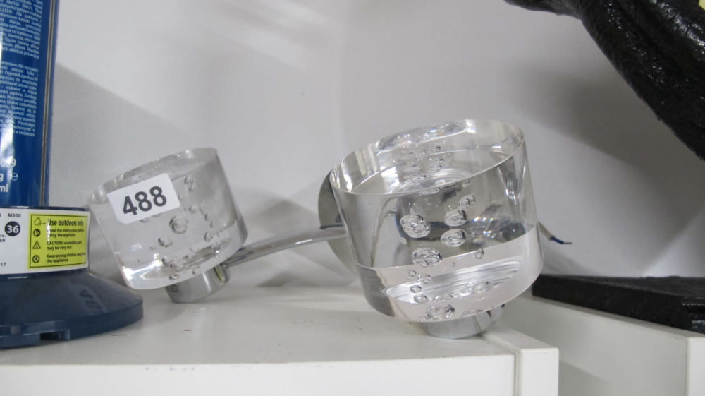 Lot 488: Light fitting