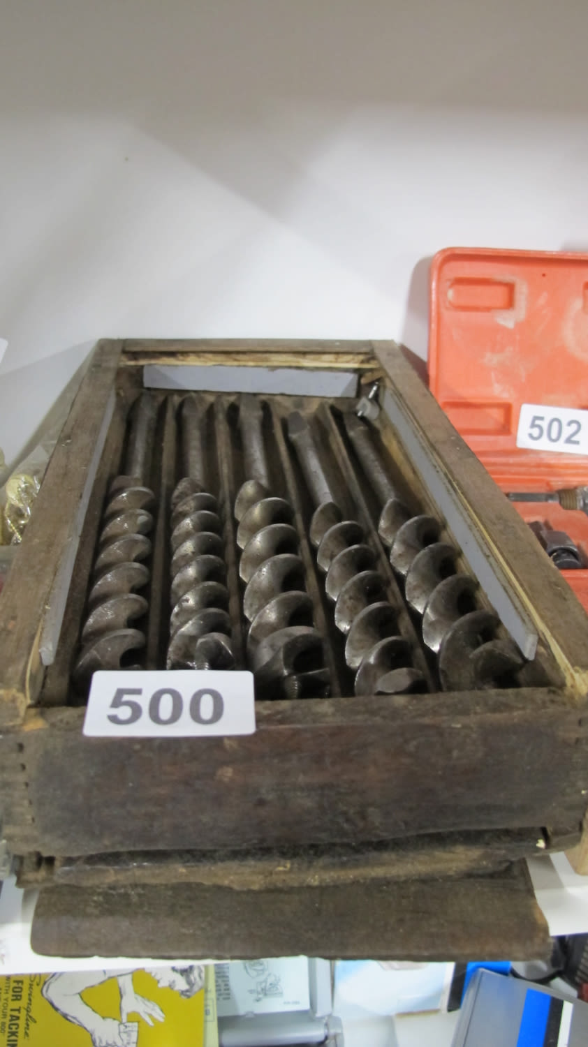 Lot 500: Box of Vintage carpenters wood drills