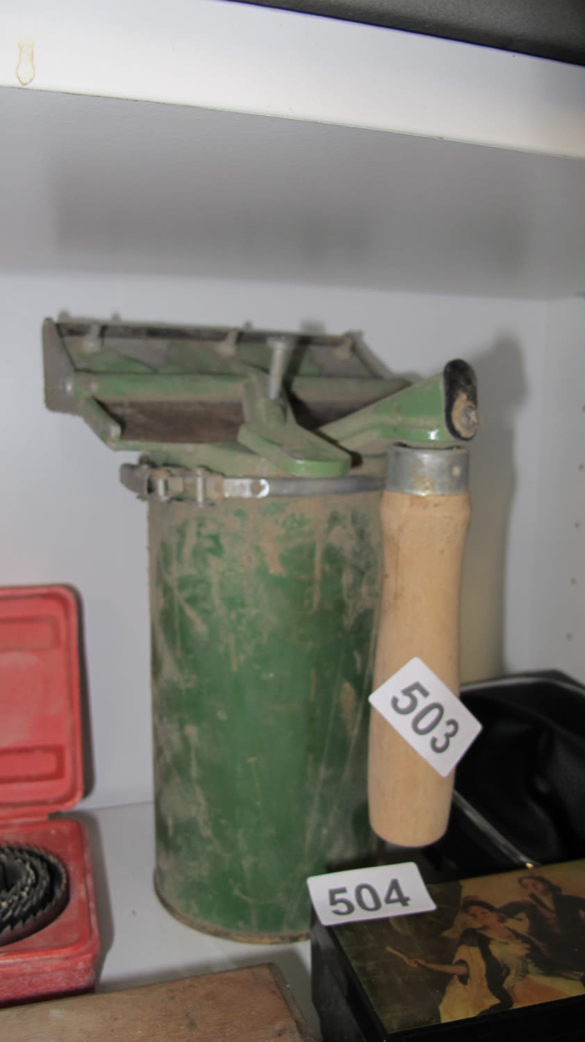 Lot 503: slow release flooring adhesive tool