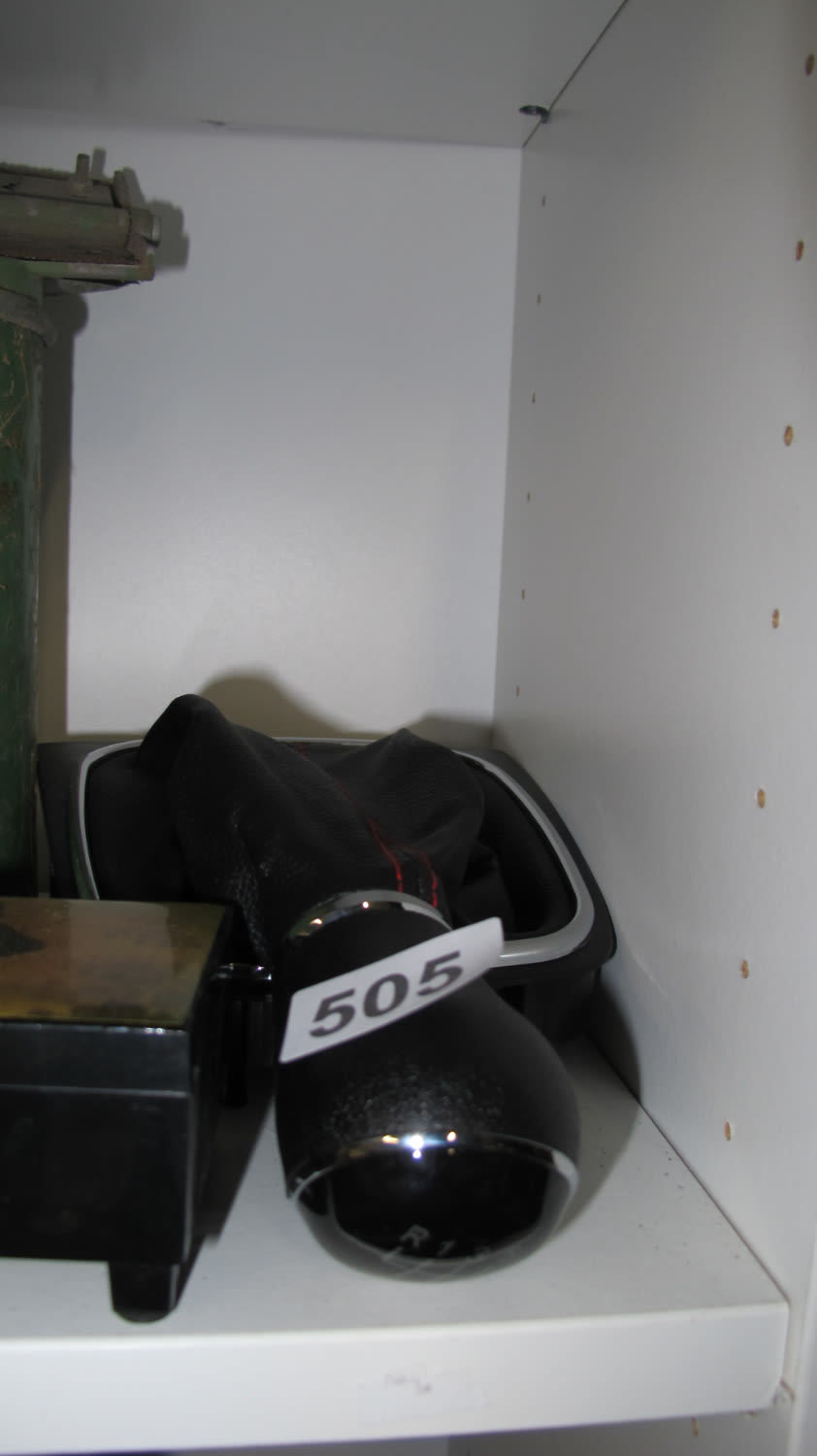 Lot 505: new VW Golf 5 speed gearstick