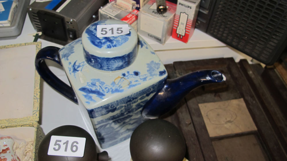 Lot 515: Ringtons willow pattern teapot