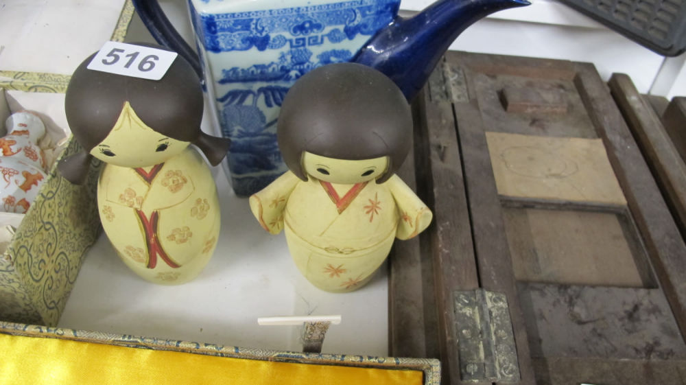 Lot 516: 2 Japanese figurines