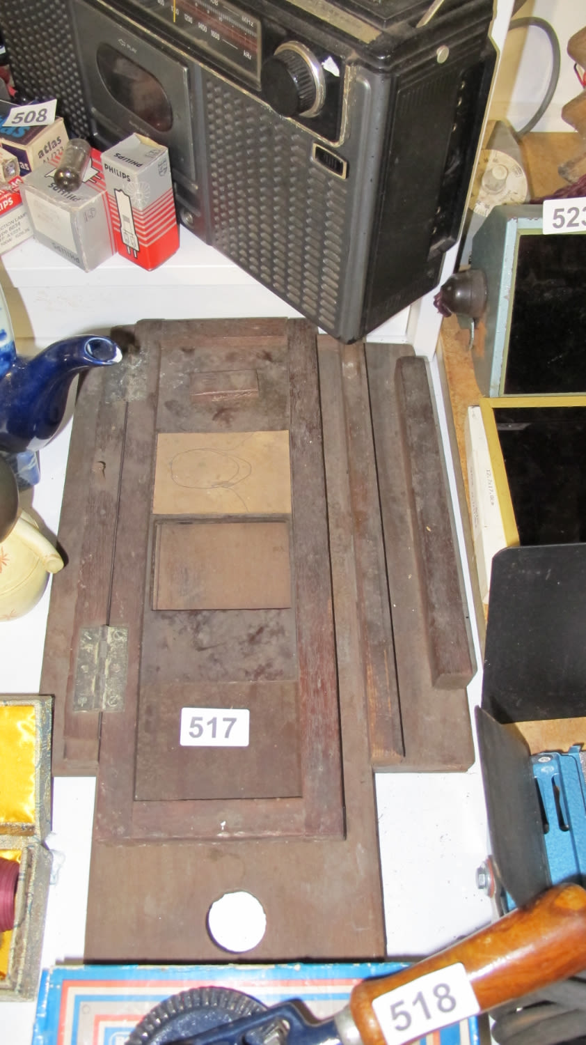 Lot 517: Vintage wooden photo plate exposer