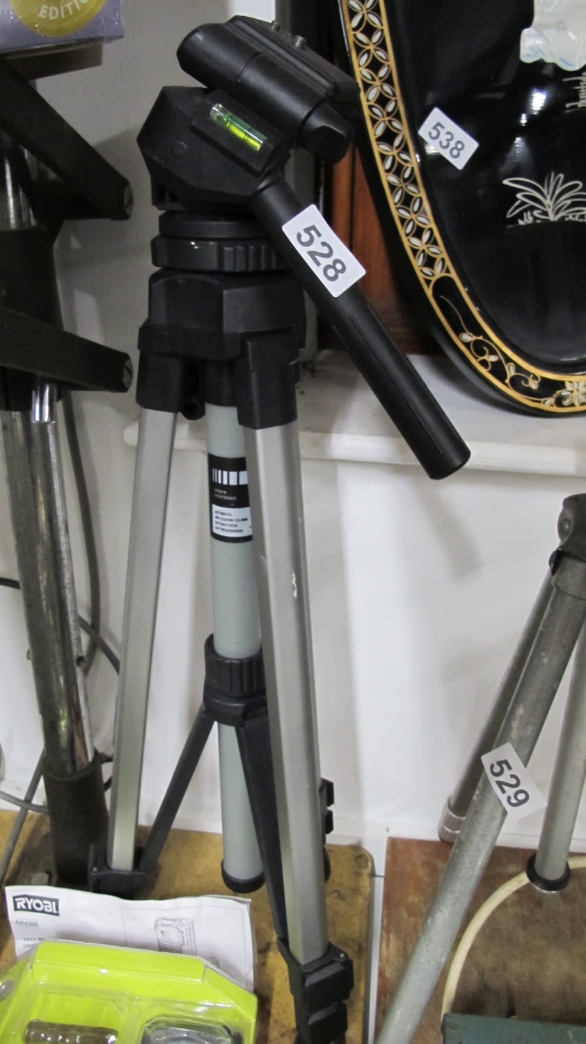 Lot 528: Tripod