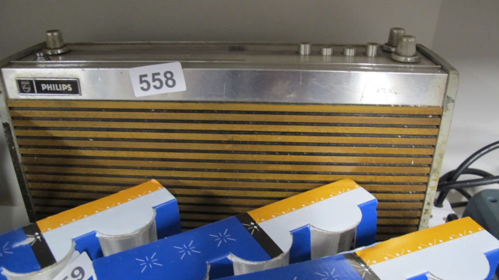 Lot 558: Vintage Philips radio