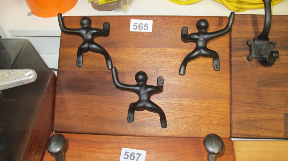 Lot 565: Solid wood coat rail with cast metal mountain...