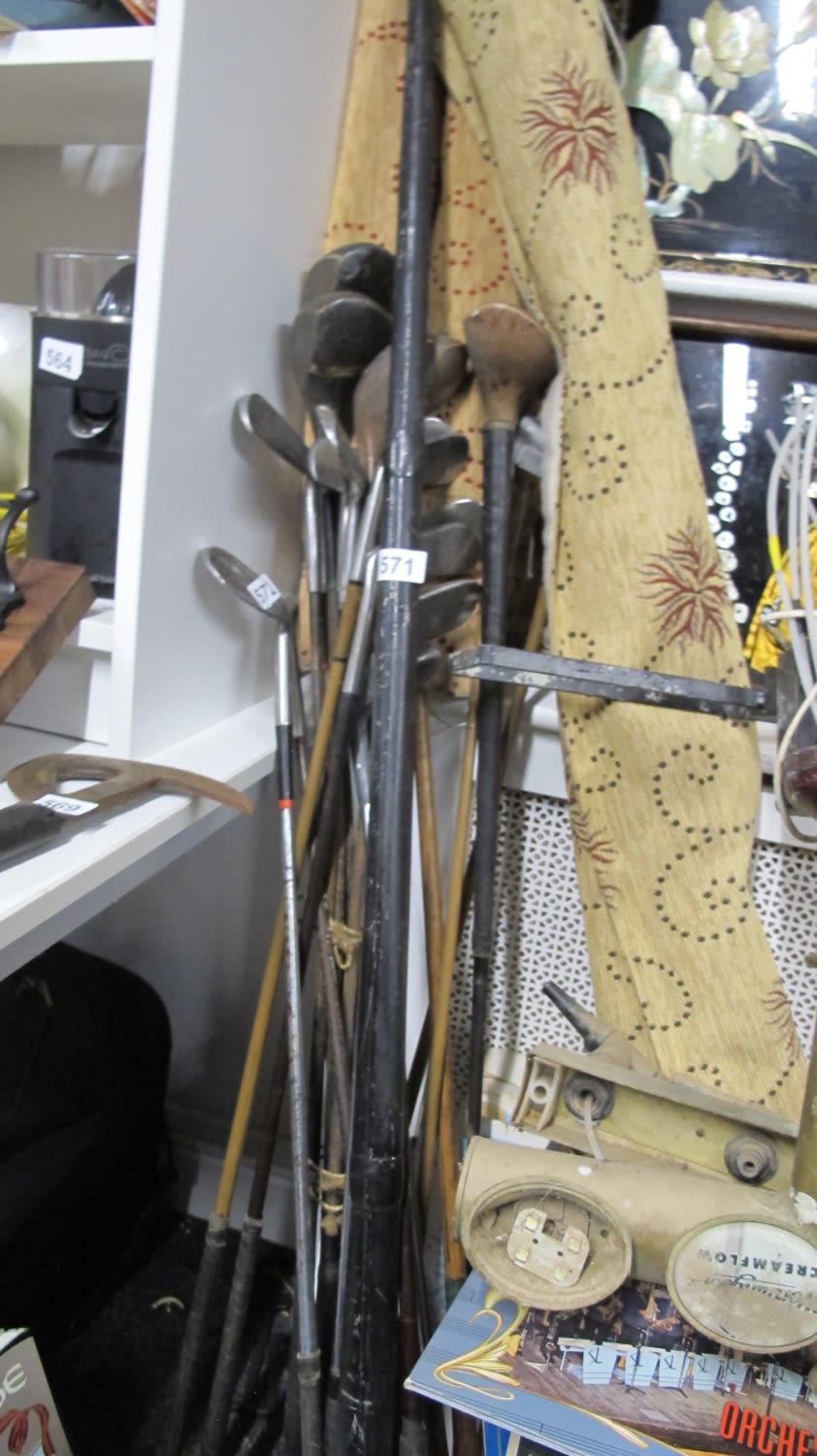 Lot 571: Golf clubs