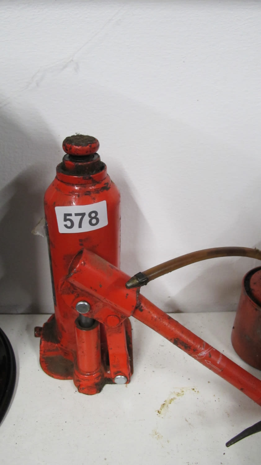 Lot 578: heavy duty 3 ton Bottle jack