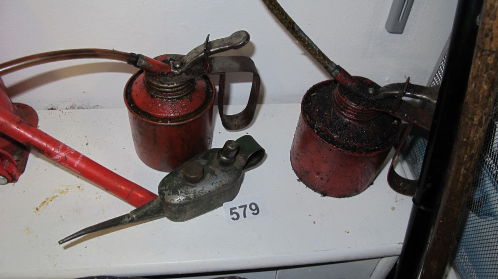 Lot 579: Oil cans