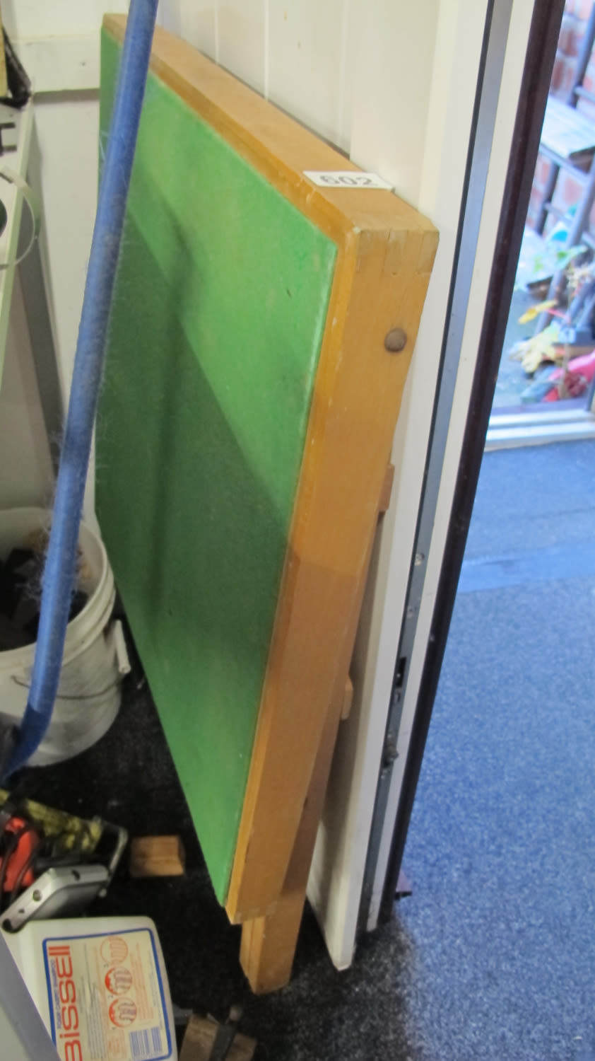 Lot 602: Folding card table