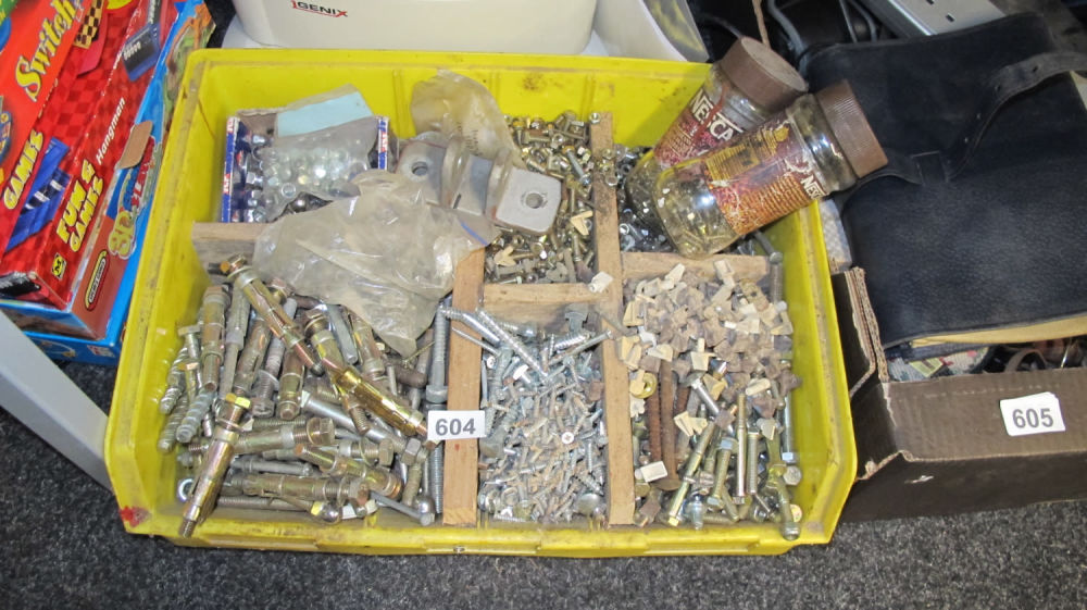 Lot 604: Workshop tub of various fixings