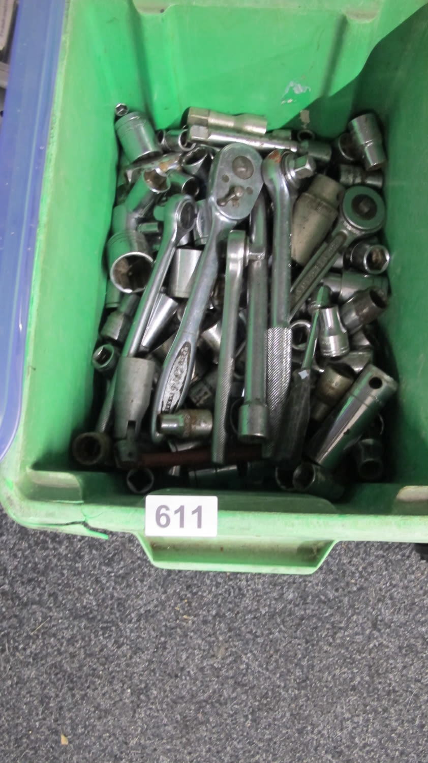 Lot 611: Tub of rachets and sockets
