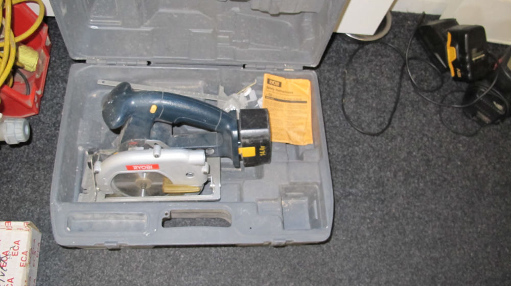 Lot 654: Ryobi battery circular saw