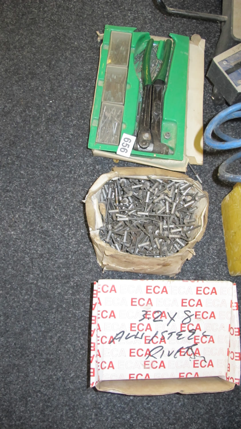 Lot 656: Riveter and rivets