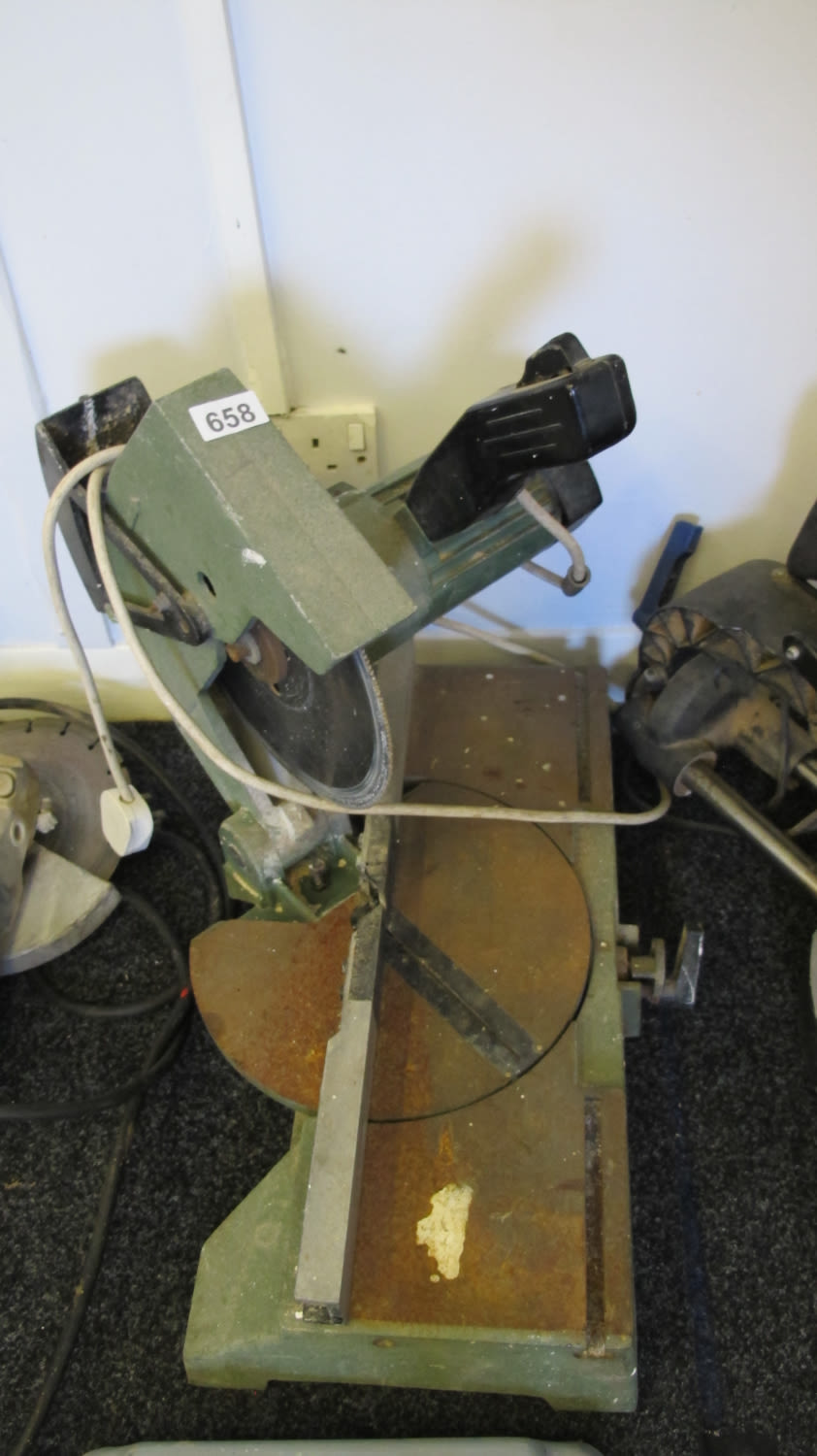 Lot 658: Heavy duty dewalt mitre chop saw