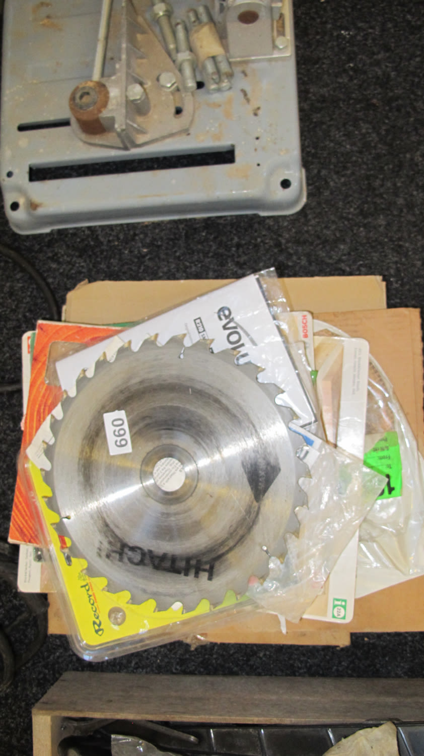 Lot 660: A large quantity of circular saw blades