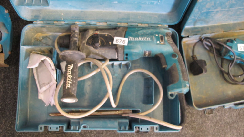 Lot 676: Makita heavy duty corded SDS drill