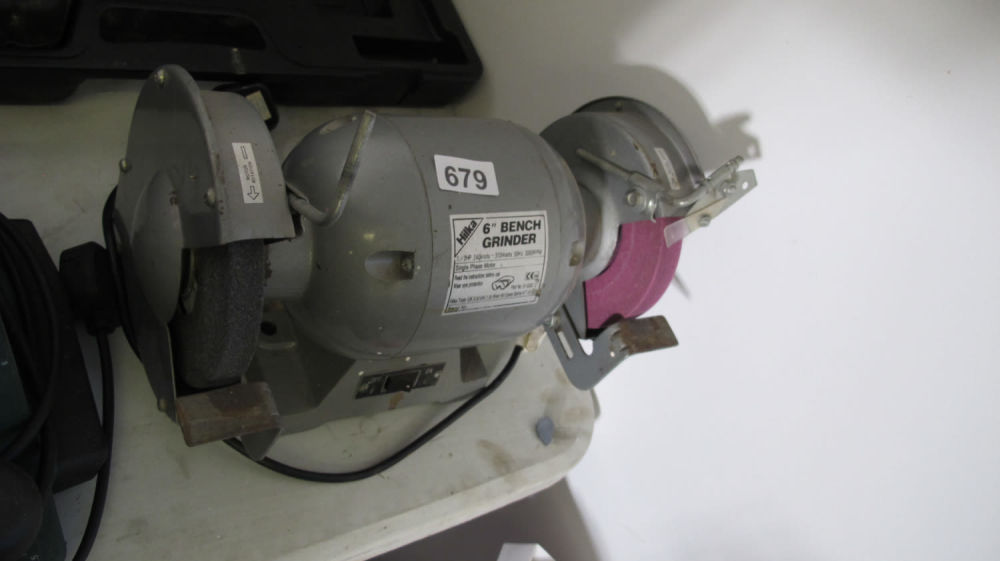 Lot 679: 6 inch worktop Bench grinder
