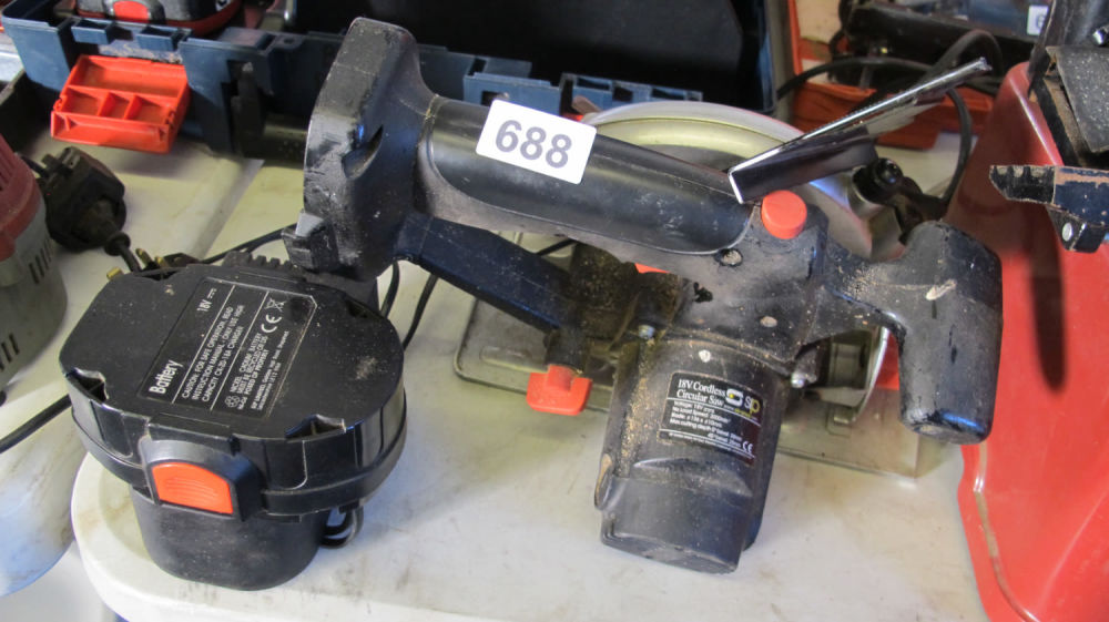 Lot 688: Cordless circular saw