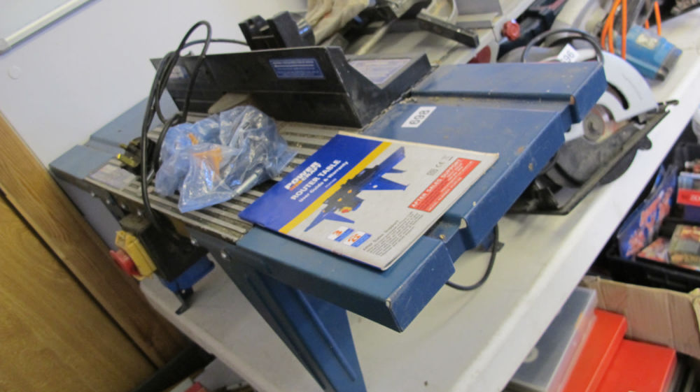 Lot 698: Table saw