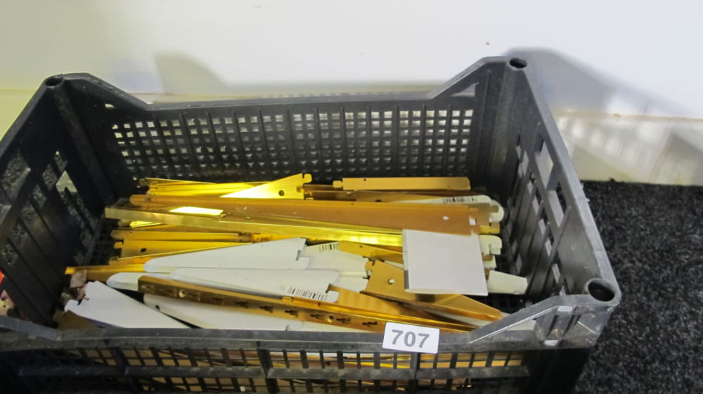 Lot 707: Shelf brackets