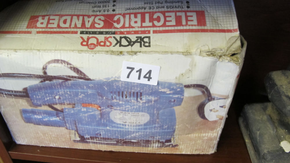 Lot 714: Electric sander