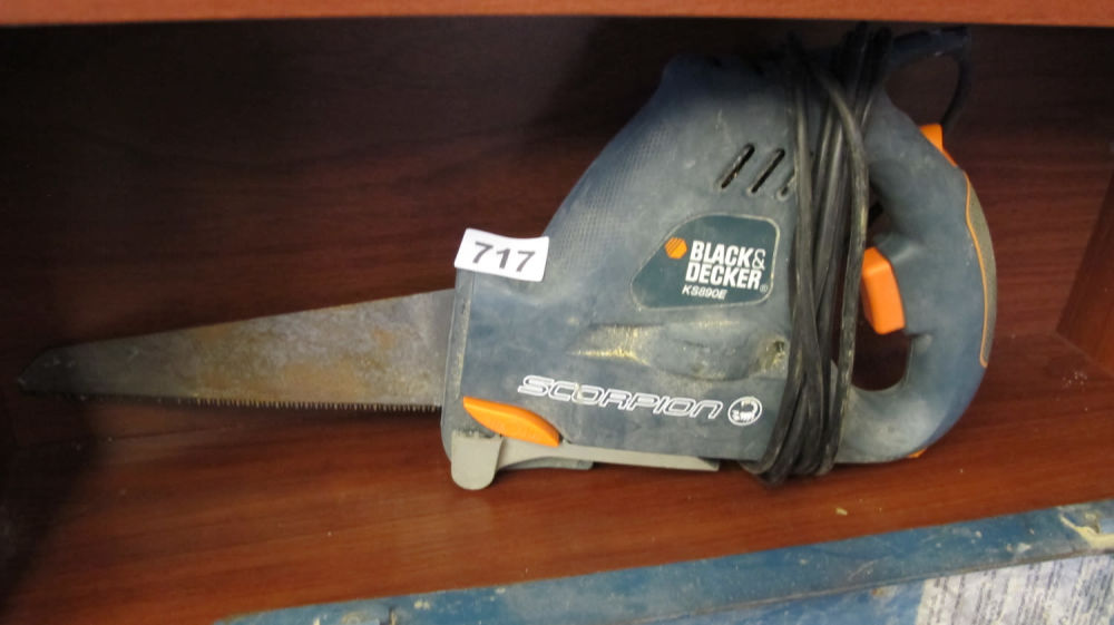 Lot 717: Electric saw
